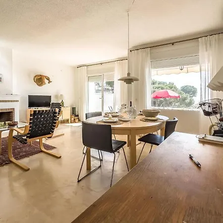 2 Bedroom Stunning In Appartement Benalmádena